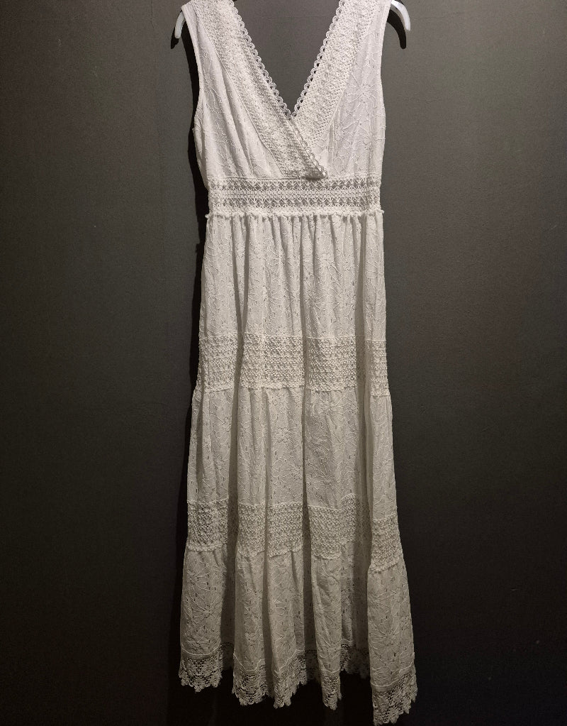 Romantisches besticktes Spitzenkleid