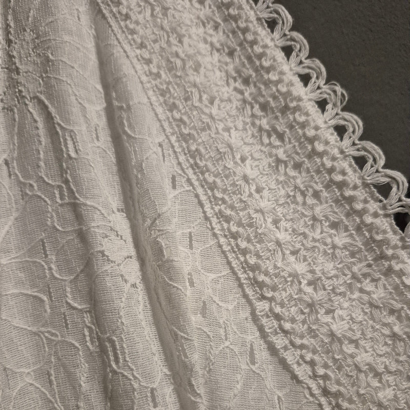 Romantisches besticktes Spitzenkleid