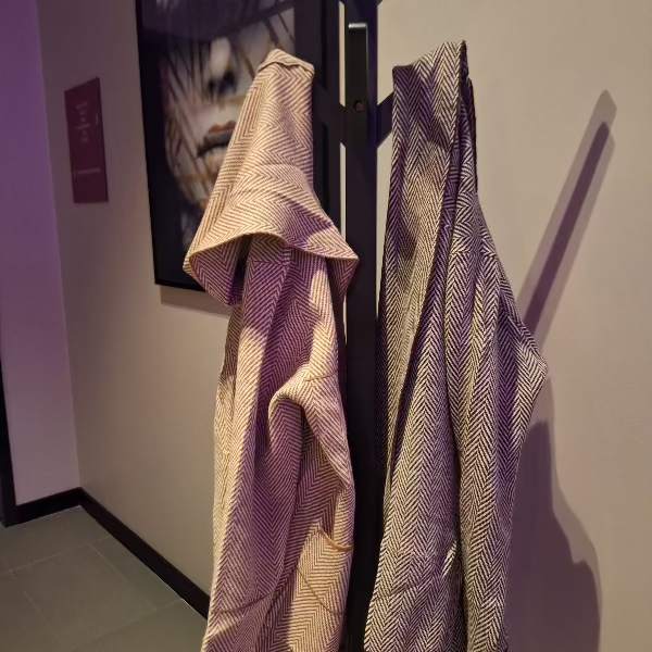 Exklusive Strickjacke - in 2verschiedenen Farben