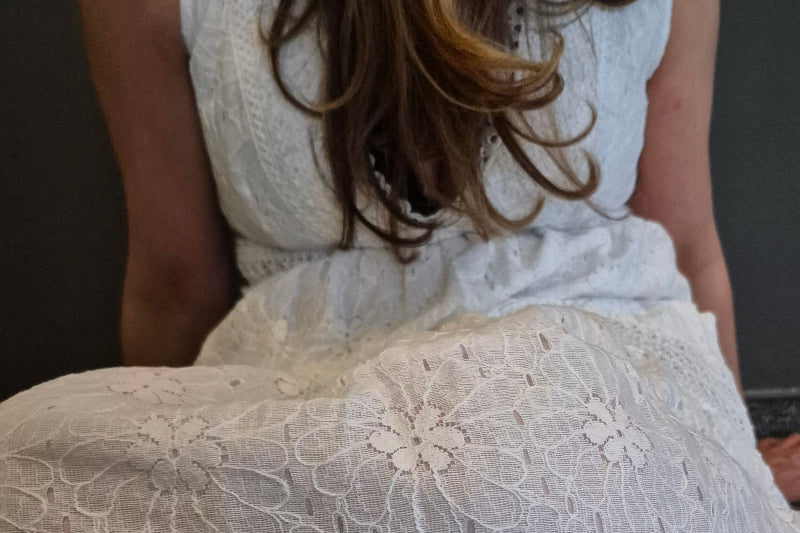 Romantisches besticktes Spitzenkleid
