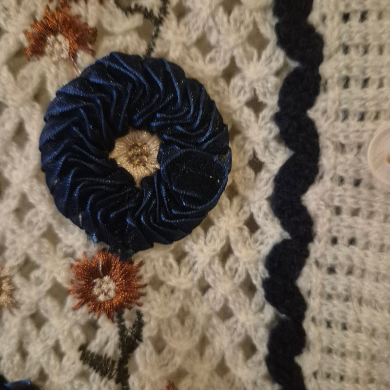 Bestickte Strickjacke mit Tüllärmeln