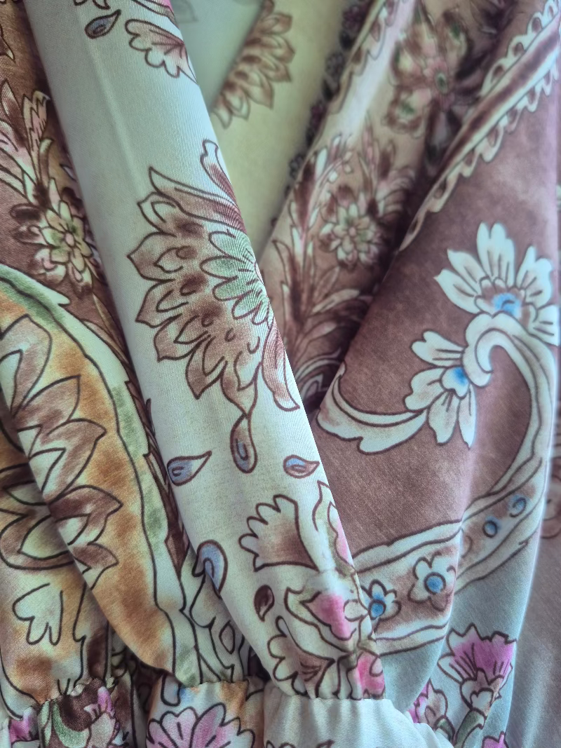 Künstlerisch designtes Sommerkleid
