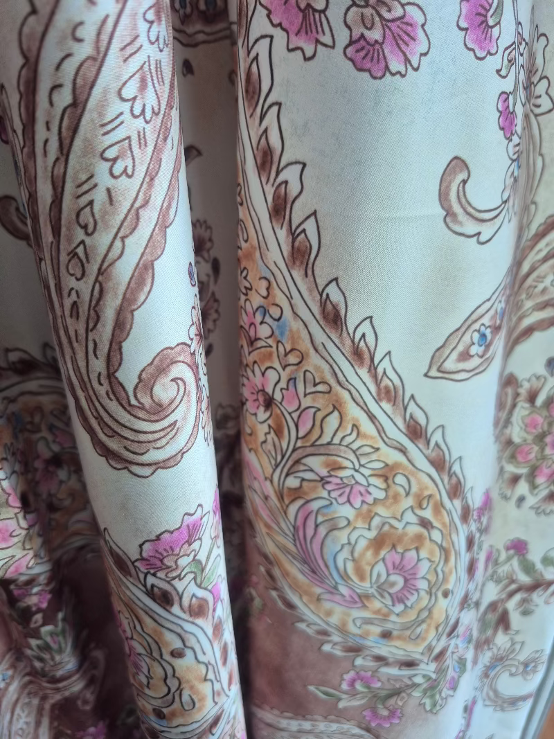 Künstlerisch designtes Sommerkleid