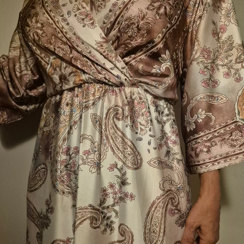 Künstlerisch designtes Sommerkleid